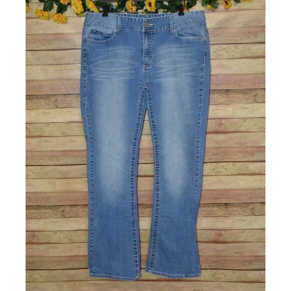 Long Elegant Legs Ladies Light Wash Flare Leg Blue Jeans Size 18 Tall Stretch De - Picture 1 of 8
